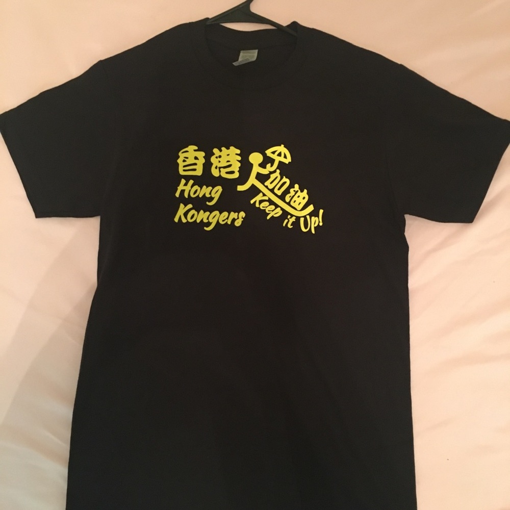 Unisex Graphic Chinese words black and yellow tee